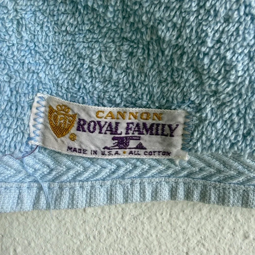 Vintage Cannon Royal Family‎ Psychedelic Floral Hand Towel Made In USA Retro